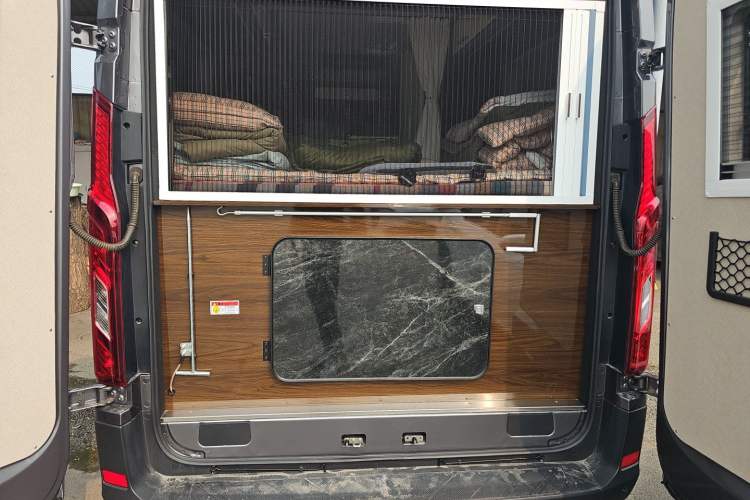 Used SAIC MAXUS Xintu V90  Trunk