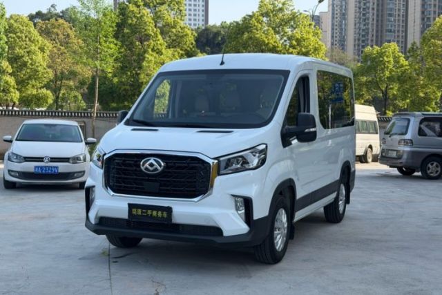 Used SAIC MAXUS Xintu V90 2024 ZhiJie 2.0T Automatic Front-Wheel-Drive Short Wheelbase Mid-Height Design with Single Rear Tire—5/6 Seater