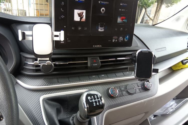 Used SAIC MAXUS Xintu V90 2024 Zhiyun 2.0T Manual Rear-Drive Extended-Wheelbase Ultra-High-Roof Model with Dual Rear Tires and 3 Seats Audio And AC Panel