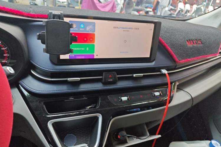 Used SAIC MAXUS Xintu V90 2024 ZhiJie 2.0T Automatic Rear-Drive Long-Wheelbase High-Roof Model with Single Rear Tire Available in 6/7-Seater Configurations Audio And AC Panel