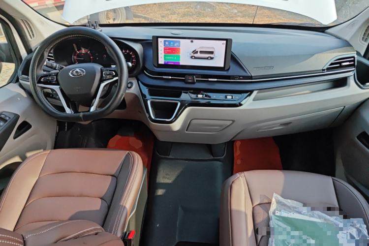 Used SAIC MAXUS Xintu V90 2024 ZhiJie 2.0T Automatic Rear-Drive Long-Wheelbase High-Roof Model with Single Rear Tire Available in 6/7-Seater Configurations Center Console