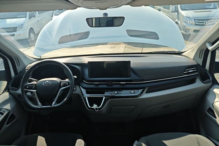 Used SAIC MAXUS Xintu V90 2024 ZhiJie 2.0T Automatic Front-Drive Long-Wheelbase High-Roof Model with Single Rear Tire 6/7 Seats Center Console
