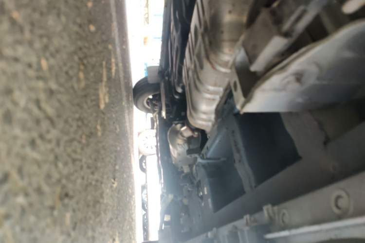 Used SAIC MAXUS Xintu V90 2024 ZhiJie 2.0T Automatic Front-Wheel-Drive Short Wheelbase Mid-Height Design with Single Rear Tire—5/6 Seater Chassis Rear Right