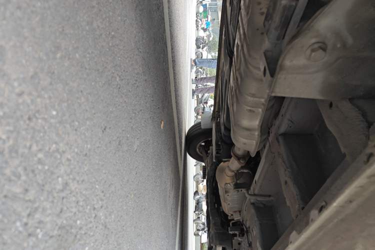Used SAIC MAXUS Xintu V90 2024 ZhiJie 2.0T Automatic Front-Wheel-Drive Short Wheelbase Mid-Height Design with Single Rear Tire—5/6 Seater Chassis Rear Right
