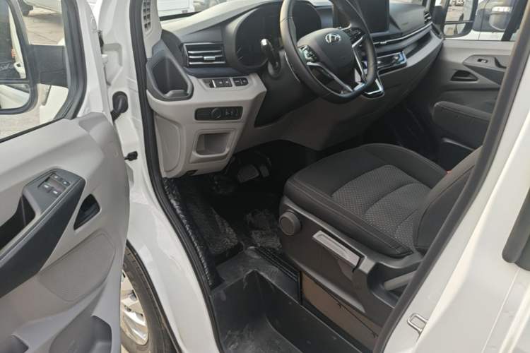 Used SAIC MAXUS Xintu V90 2024 ZhiJie 2.0T Automatic Front-Drive Long-Wheelbase High-Roof Model with Single Rear Tire 6/7 Seats Driver Seat
