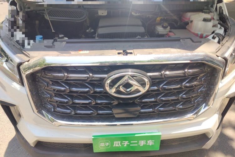Used SAIC MAXUS Xintu V90 2024 ZhiJie 2.0T Automatic Front-Wheel-Drive Short Wheelbase Mid-Height Design with Single Rear Tire—5/6 Seater Engine Bay