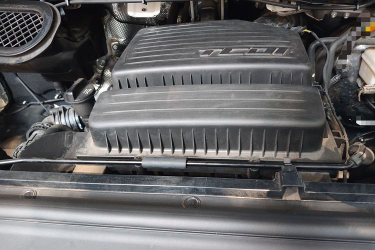 Used SAIC MAXUS Xintu V90 2024 ZhiJie 2.0T Automatic Front-Wheel-Drive Short Wheelbase Mid-Height Design with Single Rear Tire—5/6 Seater Engine Bay