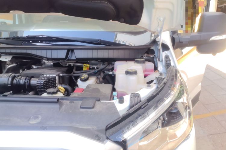 Used SAIC MAXUS Xintu V90  Engine Bay Left