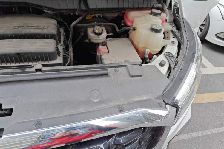 Used SAIC MAXUS Xintu V90 2024 ZhiJie 2.0T Automatic Front-Wheel-Drive Short Wheelbase Mid-Height Design with Single Rear Tire—5/6 Seater Engine Bay Left