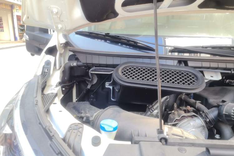 Used SAIC MAXUS Xintu V90  Engine Bay Right