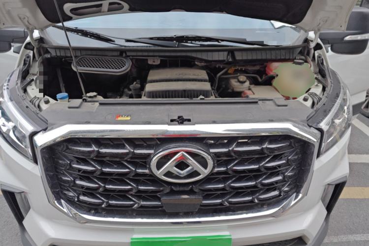 Used SAIC MAXUS Xintu V90 2024 ZhiJie 2.0T Automatic Front-Wheel-Drive Short Wheelbase Mid-Height Design with Single Rear Tire—5/6 Seater Engine Bay