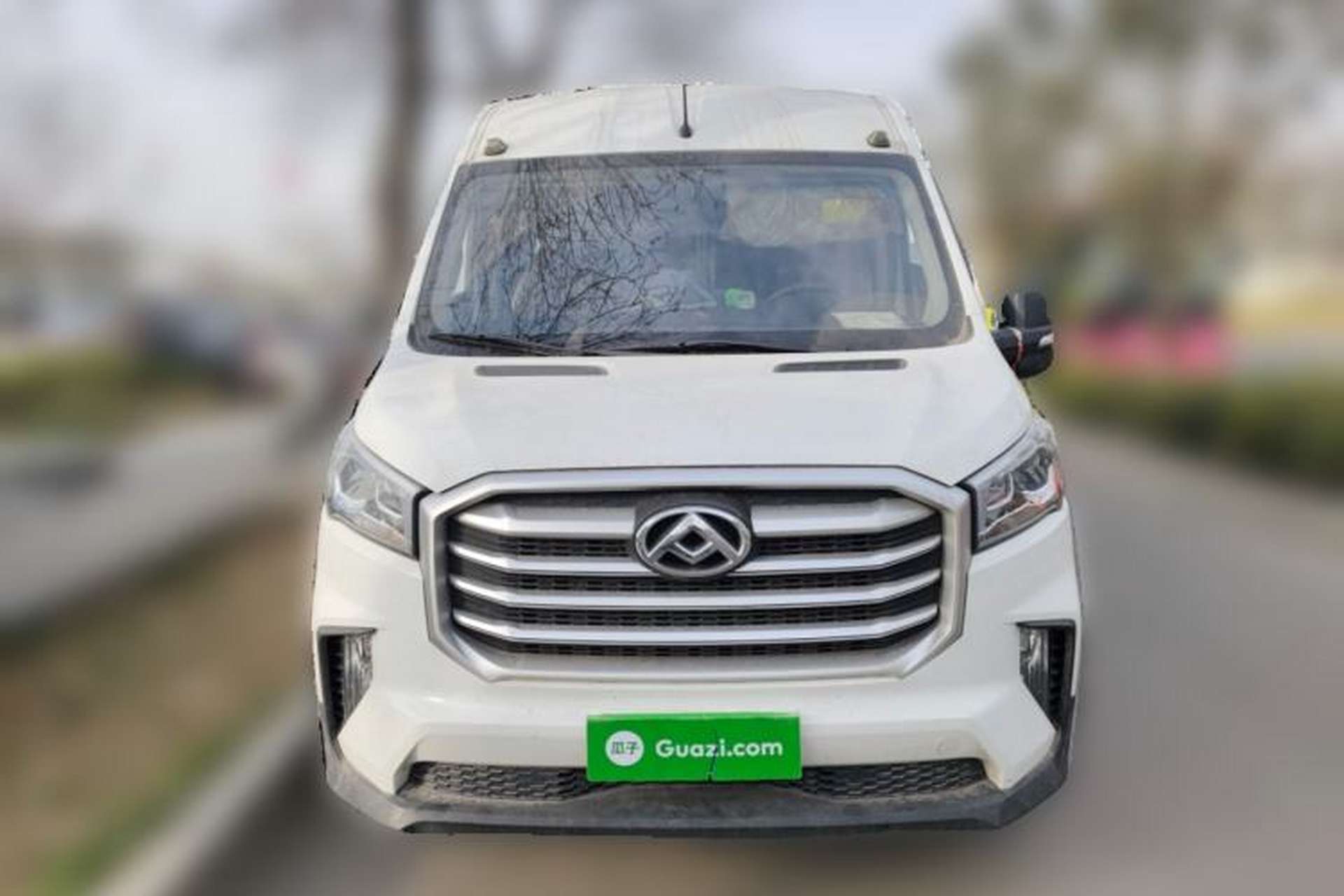 Used SAIC MAXUS Xintu V90 2024 Zhiyun 2.0T Manual Rear-Drive Extended-Wheelbase High-Roof Model with Dual Rear Tires and 3 Seats Exterior 1