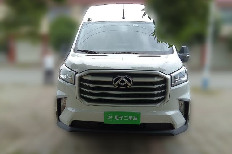 Used SAIC MAXUS Xintu V90 2024 Zhiyun 2.0T Manual Rear-Drive Extended-Wheelbase Ultra-High-Roof Model with Dual Rear Tires and 3 Seats Exterior 1