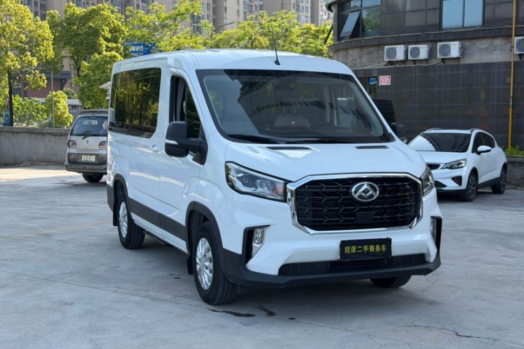 Used SAIC MAXUS Xintu V90 2024 ZhiJie 2.0T Automatic Front-Wheel-Drive Short Wheelbase Mid-Height Design with Single Rear Tire—5/6 Seater Exterior 2