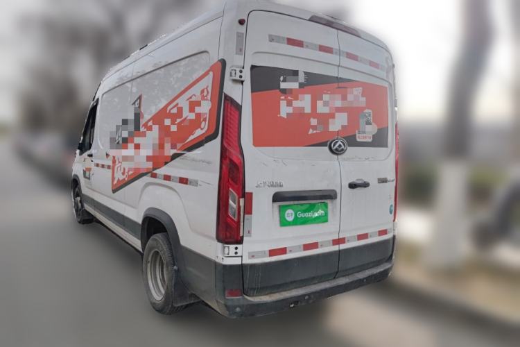 Used SAIC MAXUS Xintu V90 2024 Zhiyun 2.0T Manual Rear-Drive Extended-Wheelbase High-Roof Model with Dual Rear Tires and 3 Seats Exterior 3