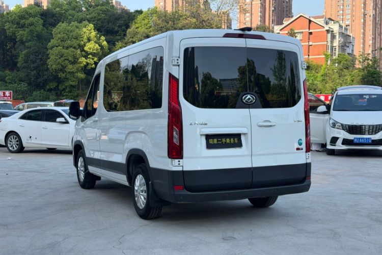 Used SAIC MAXUS Xintu V90 2024 ZhiJie 2.0T Automatic Front-Wheel-Drive Short Wheelbase Mid-Height Design with Single Rear Tire—5/6 Seater Exterior 3