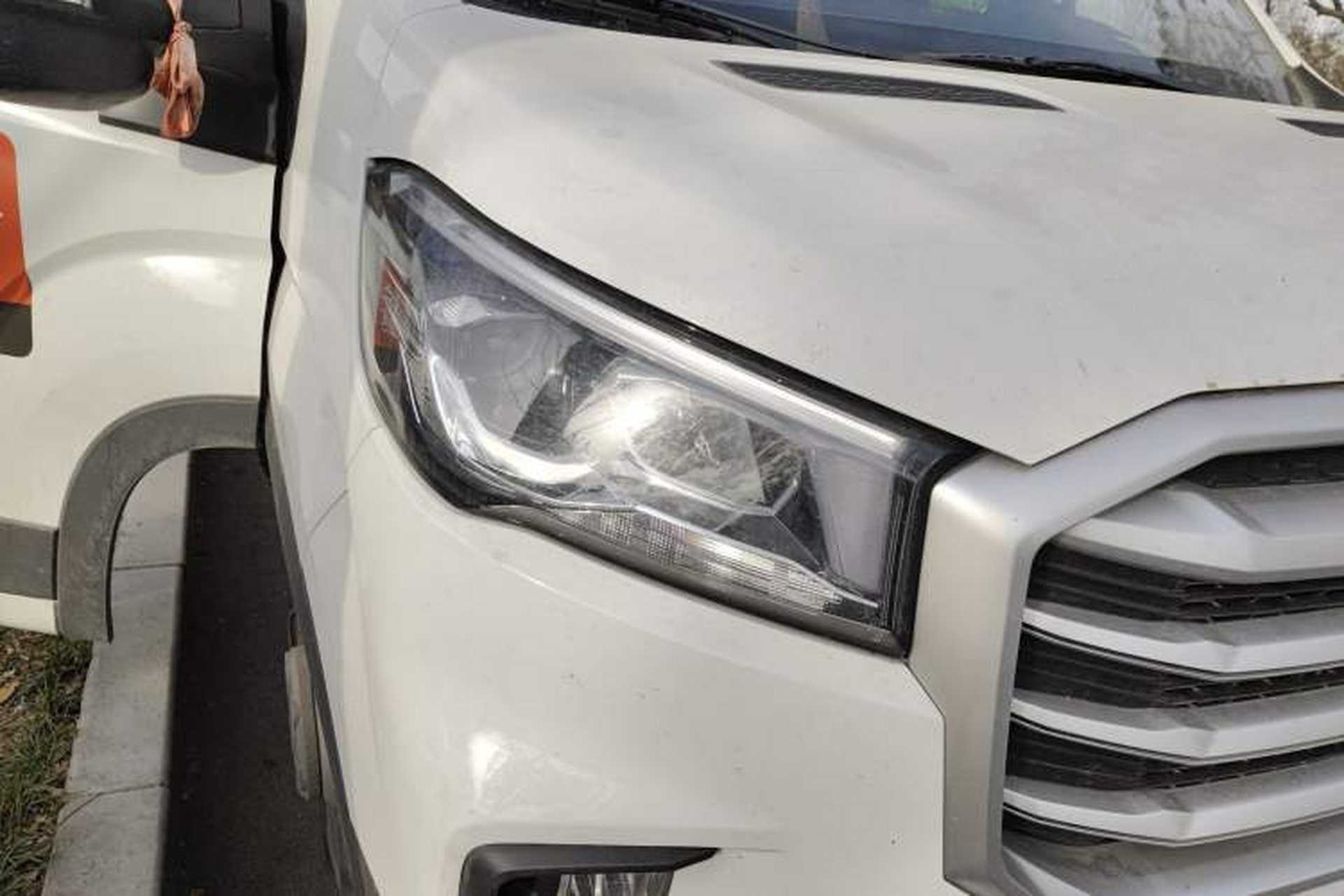 Used SAIC MAXUS Xintu V90 2024 Zhiyun 2.0T Manual Rear-Drive Extended-Wheelbase High-Roof Model with Dual Rear Tires and 3 Seats Exterior 6