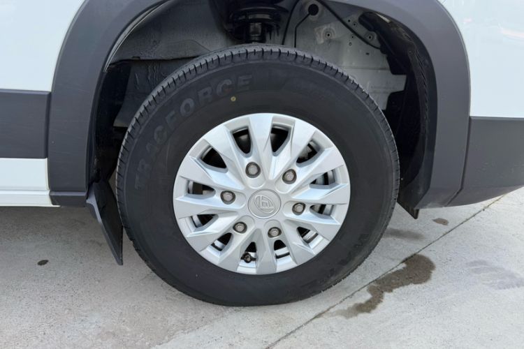 Used SAIC MAXUS Xintu V90 2024 ZhiJie 2.0T Automatic Front-Wheel-Drive Short Wheelbase Mid-Height Design with Single Rear Tire—5/6 Seater Exterior 6