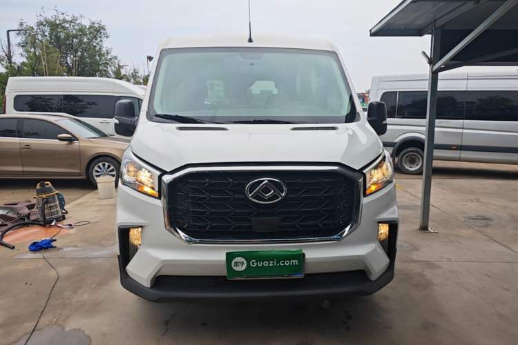 Used SAIC MAXUS Xintu V90 2024 ZhiJie 2.0T Automatic Front-Wheel-Drive Short Wheelbase Mid-Height Design with Single Rear Tire—5/6 Seater Front
