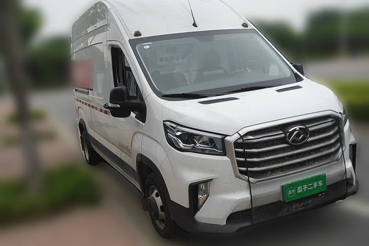 Used SAIC MAXUS Xintu V90 2024 Zhiyun 2.0T Manual Rear-Drive Extended-Wheelbase Ultra-High-Roof Model with Dual Rear Tires and 3 Seats Front Right 45 Deg