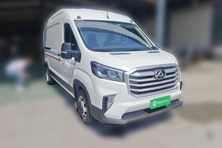 Used SAIC MAXUS Xintu V90 2024 Zhiyun 2.0T Manual Rear-Drive Extended-Wheelbase High-Roof Model with Dual Rear Tires and 3 Seats Front Right 45 Deg