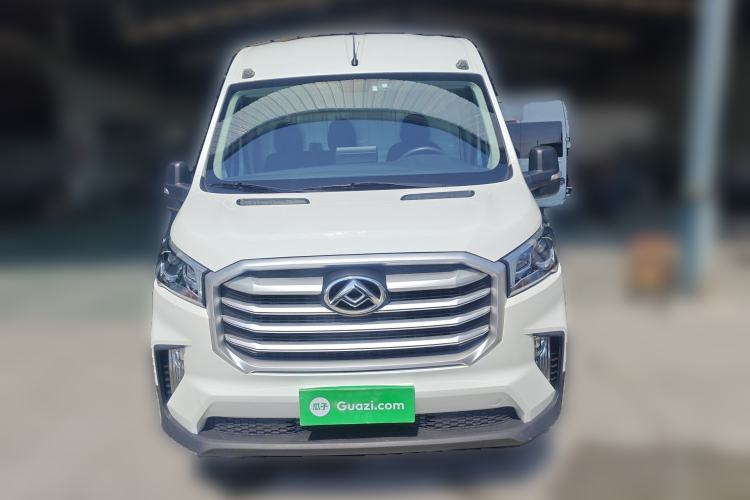 Used SAIC MAXUS Xintu V90 2024 Zhiyun 2.0T Manual Rear-Drive Extended-Wheelbase High-Roof Model with Dual Rear Tires and 3 Seats Front