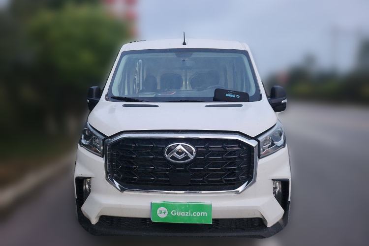 Used SAIC MAXUS Xintu V90 2024 ZhiJie 2.0T Manual Front-Wheel-Drive Short Wheelbase Mid-Roof Design with Single Rear Tire—5/6 Seater Front