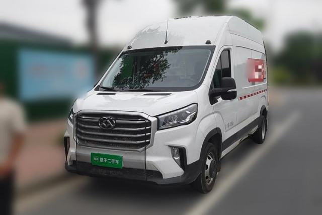 Used SAIC MAXUS Xintu V90 2024 Zhiyun 2.0T Manual Rear-Drive Extended-Wheelbase Ultra-High-Roof Model with Dual Rear Tires and 3 Seats