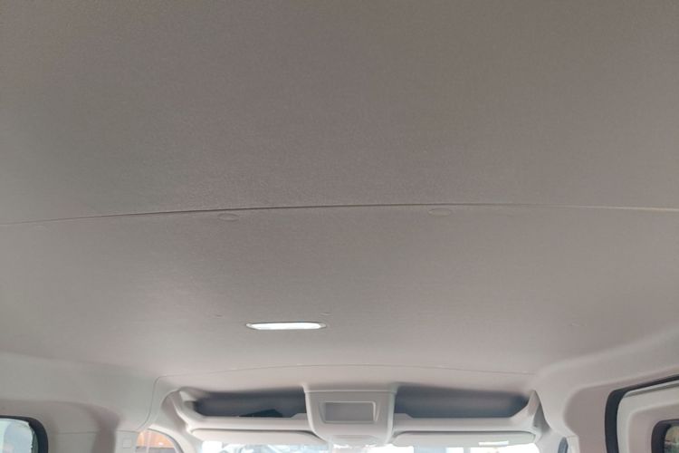 Used SAIC MAXUS Xintu V90 2024 ZhiJie 2.0T Automatic Front-Wheel-Drive Short Wheelbase Mid-Height Design with Single Rear Tire—5/6 Seater Headliner