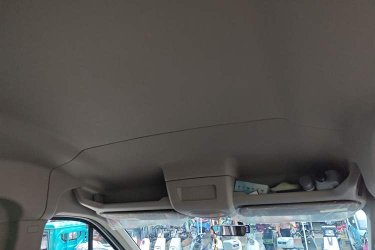Used SAIC MAXUS Xintu V90 2024 ZhiJie 2.0T Automatic Rear-Drive Long-Wheelbase High-Roof Model with Single Rear Tire Available in 6/7-Seater Configurations Headliner