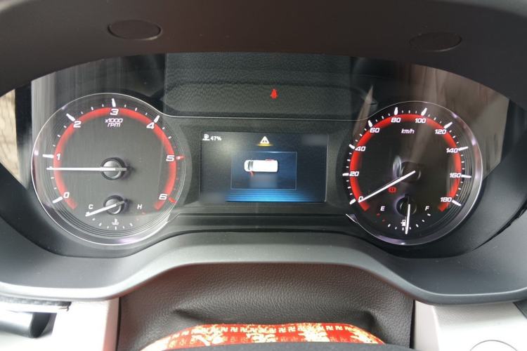Used SAIC MAXUS Xintu V90 2024 Zhiyun 2.0T Manual Rear-Drive Extended-Wheelbase Ultra-High-Roof Model with Dual Rear Tires and 3 Seats Instrument Cluster