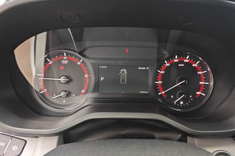 Used SAIC MAXUS Xintu V90 2024 ZhiJie 2.0T Automatic Front-Wheel-Drive Short Wheelbase Mid-Height Design with Single Rear Tire—5/6 Seater Instrument Cluster