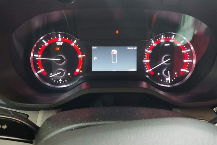 Used SAIC MAXUS Xintu V90 2024 ZhiJie 2.0T Automatic Front-Wheel-Drive Short Wheelbase Mid-Height Design with Single Rear Tire—5/6 Seater Instrument Cluster