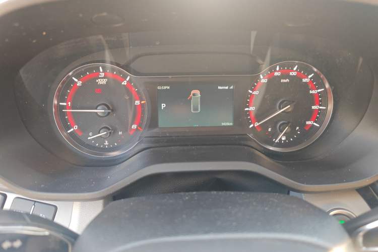 Used SAIC MAXUS Xintu V90 2024 ZhiJie 2.0T Automatic Rear-Drive Long-Wheelbase High-Roof Model with Single Rear Tire Available in 6/7-Seater Configurations Instrument Cluster