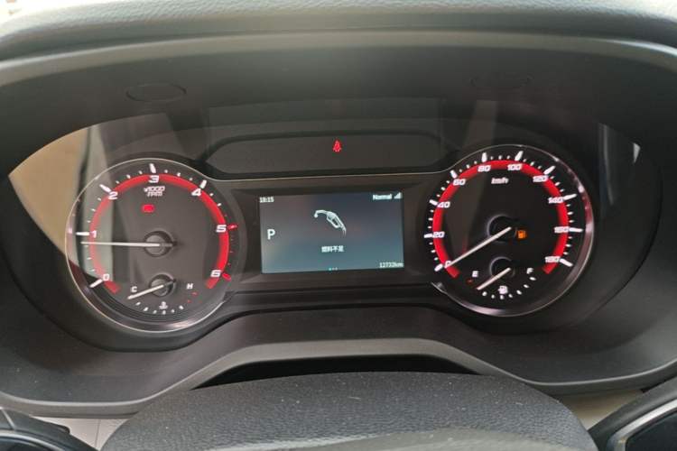 Used SAIC MAXUS Xintu V90 2024 ZhiJie 2.0T Automatic Front-Drive Long-Wheelbase High-Roof Model with Single Rear Tire 6/7 Seats Instrument Cluster