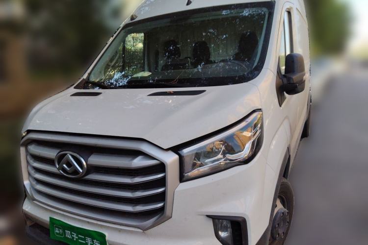 SAIC MAXUS Xintu V90 2024 Zhiyun 2.0T Manual Rear-Drive Extended-Wheelbase Ultra-High-Roof Model with Dual Rear Tires and 3 Seats