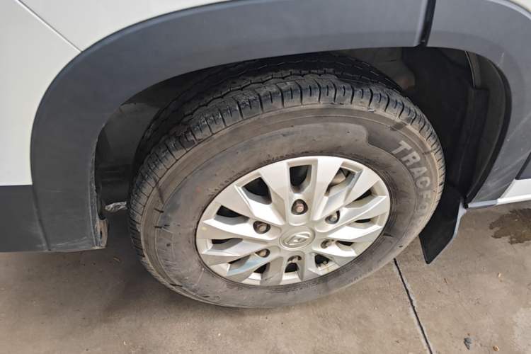 Used SAIC MAXUS Xintu V90 2024 ZhiJie 2.0T Automatic Front-Wheel-Drive Short Wheelbase Mid-Height Design with Single Rear Tire—5/6 Seater Left Front Wheel Hub