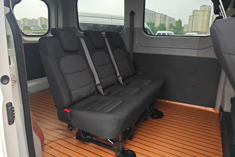 Used SAIC MAXUS Xintu V90 2024 ZhiJie 2.0T Automatic Front-Wheel-Drive Short Wheelbase Mid-Height Design with Single Rear Tire—5/6 Seater Left Rear Seat