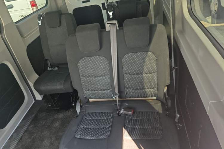 Used SAIC MAXUS Xintu V90 2024 ZhiJie 2.0T Automatic Front-Drive Long-Wheelbase High-Roof Model with Single Rear Tire 6/7 Seats Left Rear Seat