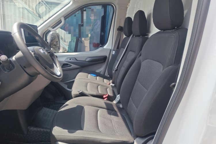 Used SAIC MAXUS Xintu V90 2024 Zhiyun 2.0T Manual Rear-Drive Extended-Wheelbase High-Roof Model with Dual Rear Tires and 3 Seats Left Rear Seat