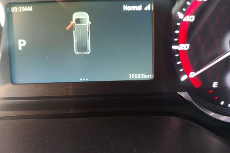 Used SAIC MAXUS Xintu V90 2024 ZhiJie 2.0T Automatic Front-Wheel-Drive Short Wheelbase Mid-Height Design with Single Rear Tire—5/6 Seater Odometer Close Up