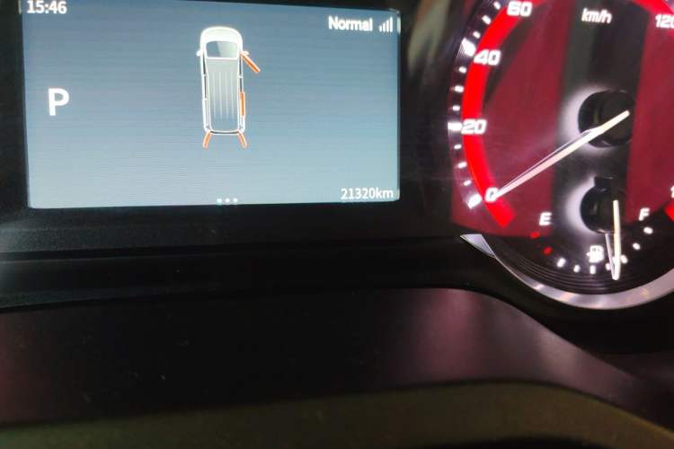 Used SAIC MAXUS Xintu V90 2024 ZhiJie 2.0T Automatic Front-Wheel-Drive Short Wheelbase Mid-Height Design with Single Rear Tire—5/6 Seater Odometer Close Up