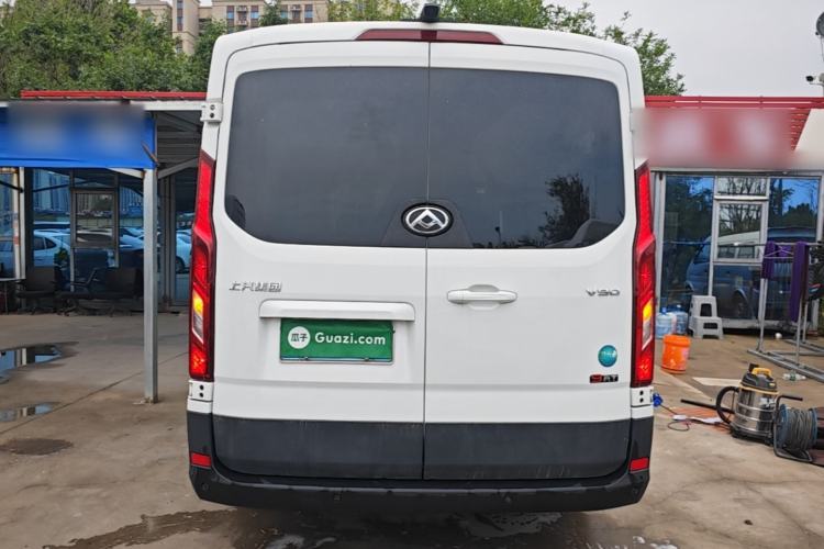 Used SAIC MAXUS Xintu V90 2024 ZhiJie 2.0T Automatic Front-Wheel-Drive Short Wheelbase Mid-Height Design with Single Rear Tire—5/6 Seater Rear