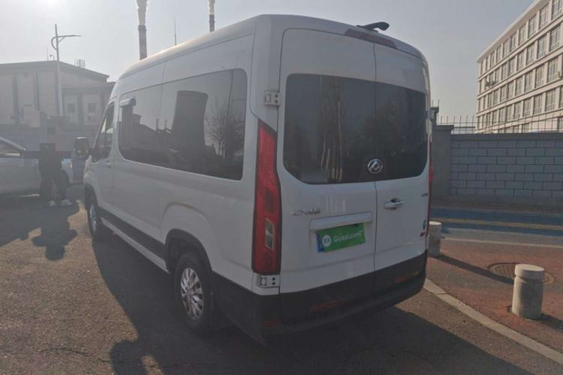 Used SAIC MAXUS Xintu V90 2024 ZhiJie 2.0T Automatic Rear-Drive Long-Wheelbase High-Roof Model with Single Rear Tire Available in 6/7-Seater Configurations Rear Left 45 Deg