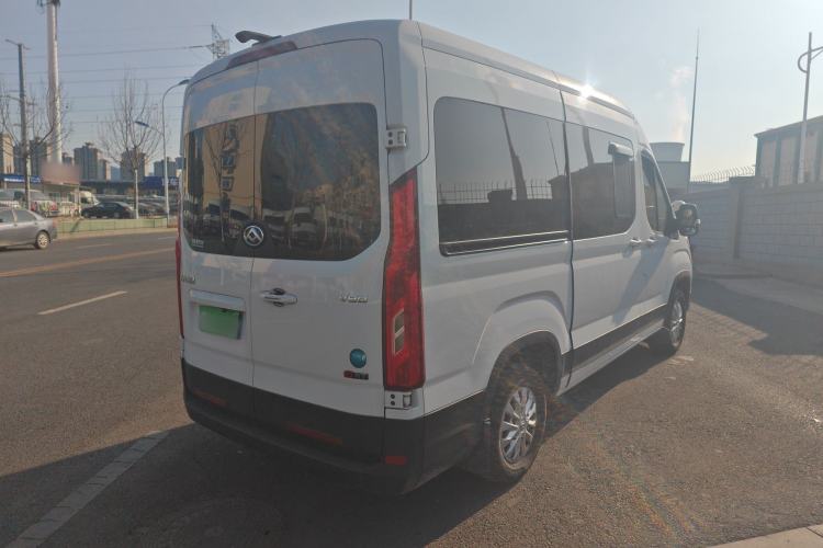 Used SAIC MAXUS Xintu V90 2024 ZhiJie 2.0T Automatic Rear-Drive Long-Wheelbase High-Roof Model with Single Rear Tire Available in 6/7-Seater Configurations Rear Right 45 Deg