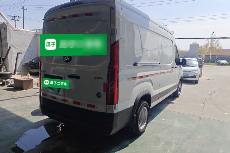 Used SAIC MAXUS Xintu V90 2024 Zhiyun 2.0T Manual Rear-Drive Extended-Wheelbase High-Roof Model with Dual Rear Tires and 3 Seats Rear Right 45 Deg