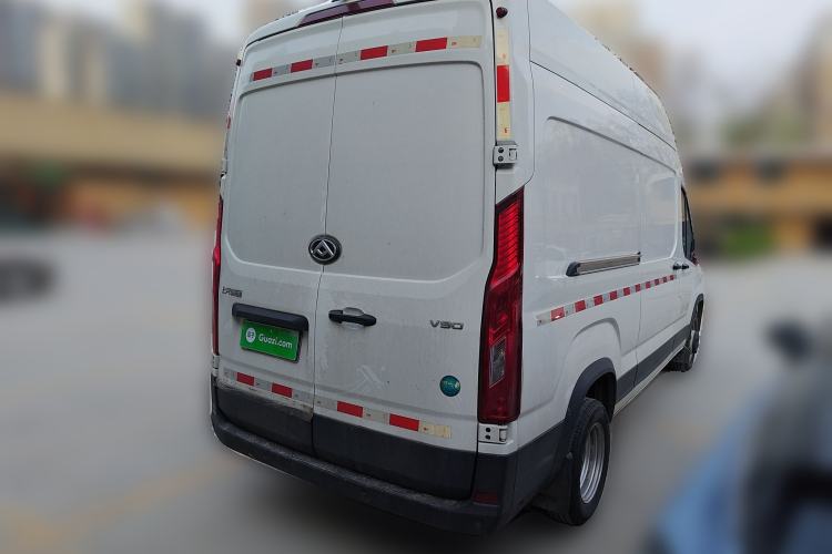 Used SAIC MAXUS Xintu V90 2024 Zhiyun 2.0T Manual Rear-Drive Extended-Wheelbase Ultra-High-Roof Model with Dual Rear Tires and 3 Seats Rear Right 45 Deg