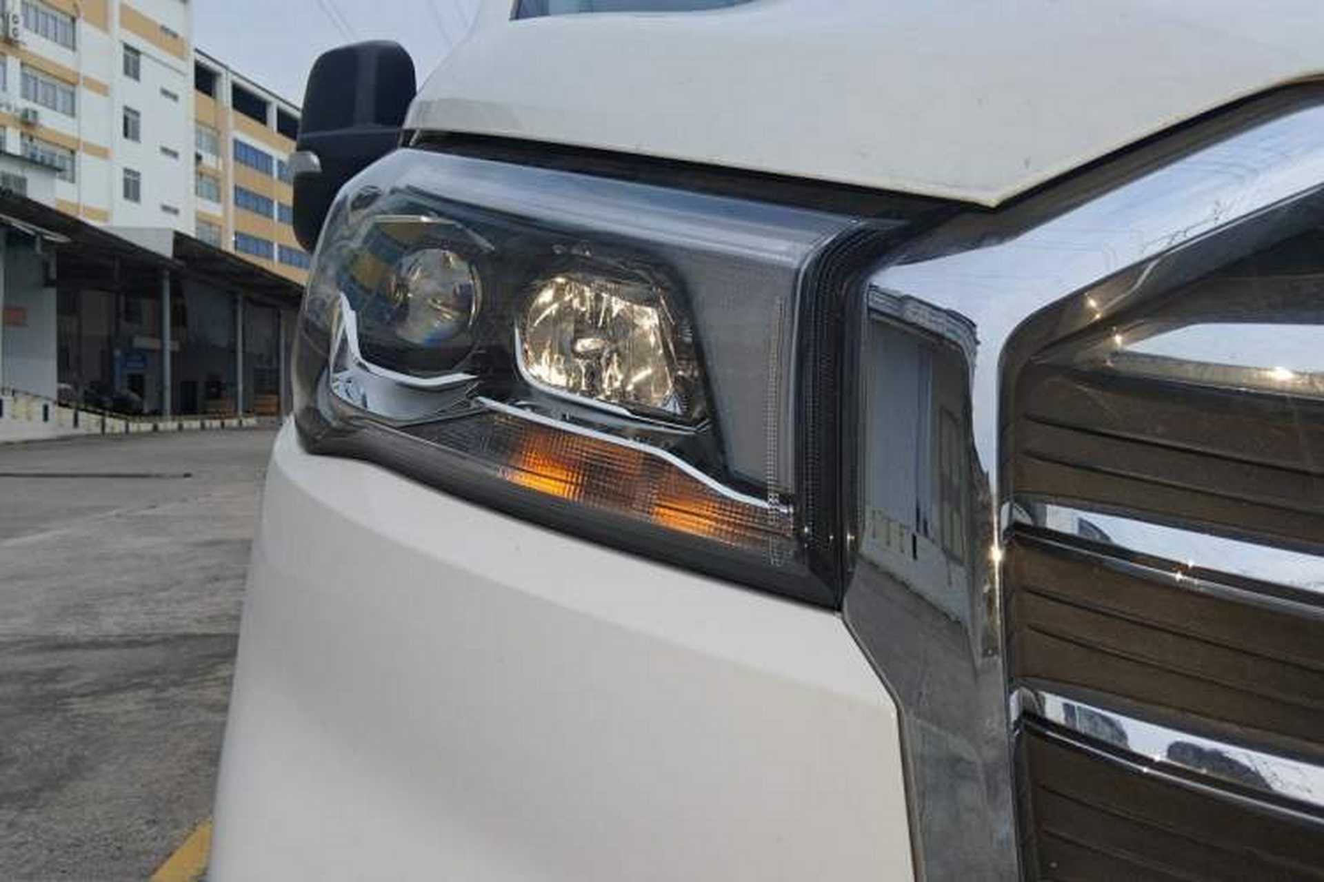 Used SAIC MAXUS Xintu V90  Right Front Headlight