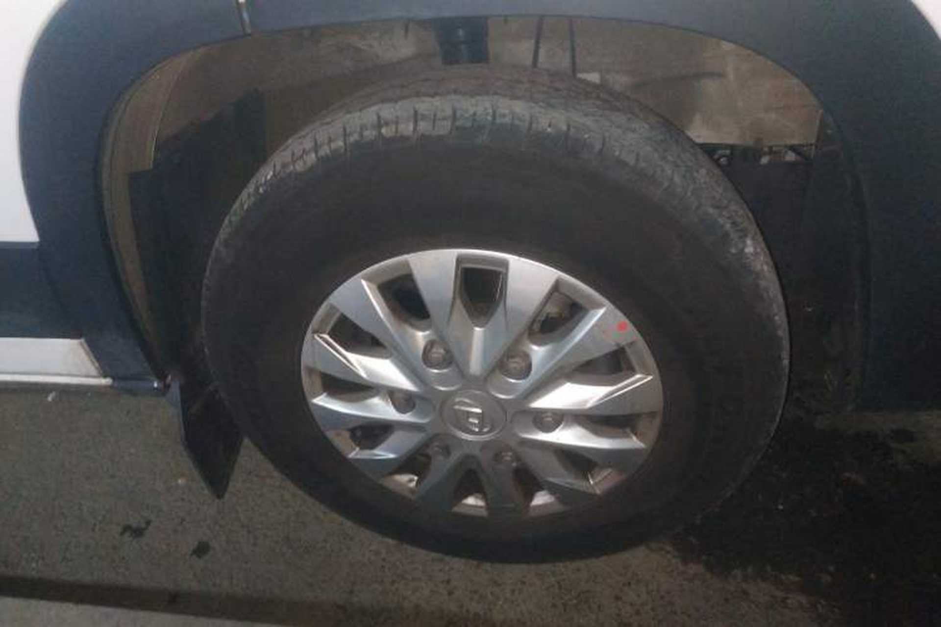 Used SAIC MAXUS Xintu V90 2024 ZhiJie 2.0T Automatic Front-Wheel-Drive Short Wheelbase Mid-Height Design with Single Rear Tire—5/6 Seater Right Front Wheel Hub