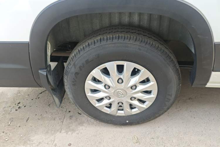 Used SAIC MAXUS Xintu V90 2024 ZhiJie 2.0T Automatic Front-Drive Long-Wheelbase High-Roof Model with Single Rear Tire 6/7 Seats Right Rear Wheel Hub